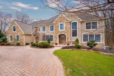 Pressure wash driveways in Delaware