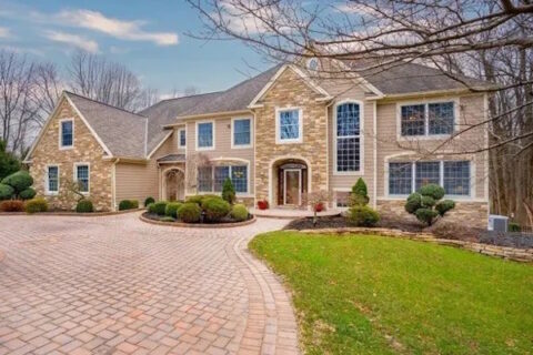 Pressure wash driveways in Delaware